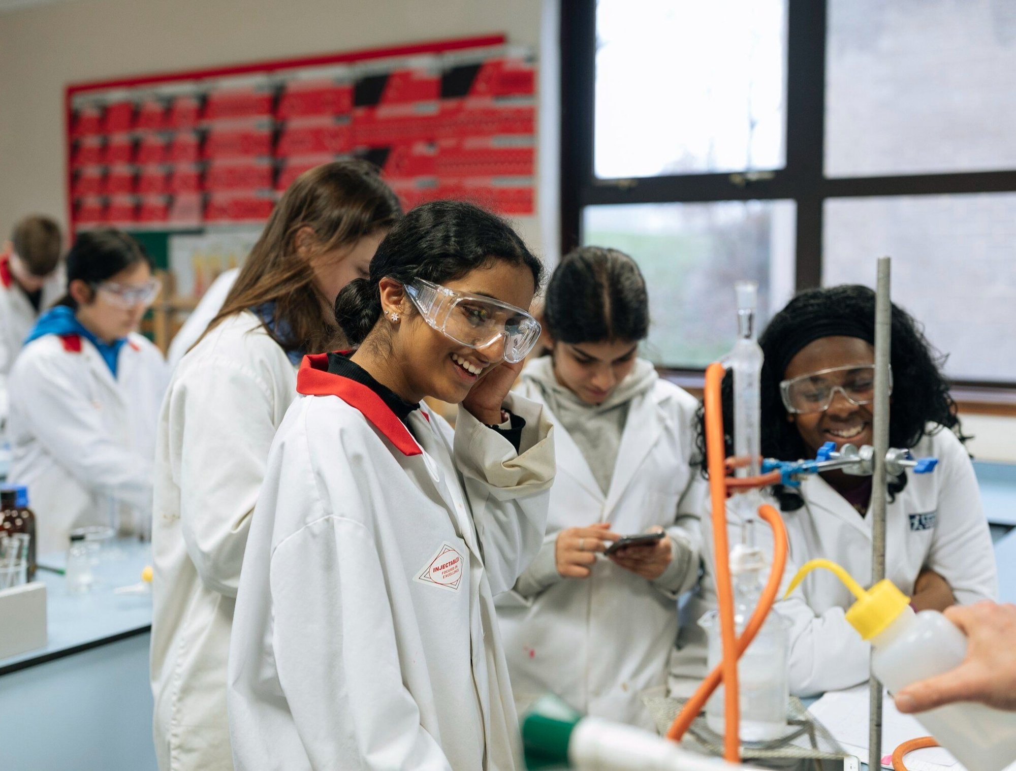 Students_doing_a_science_experiment
